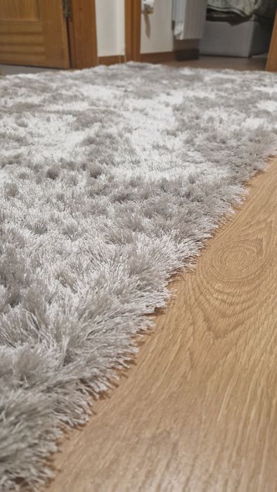 Carpete pelo longo cinza