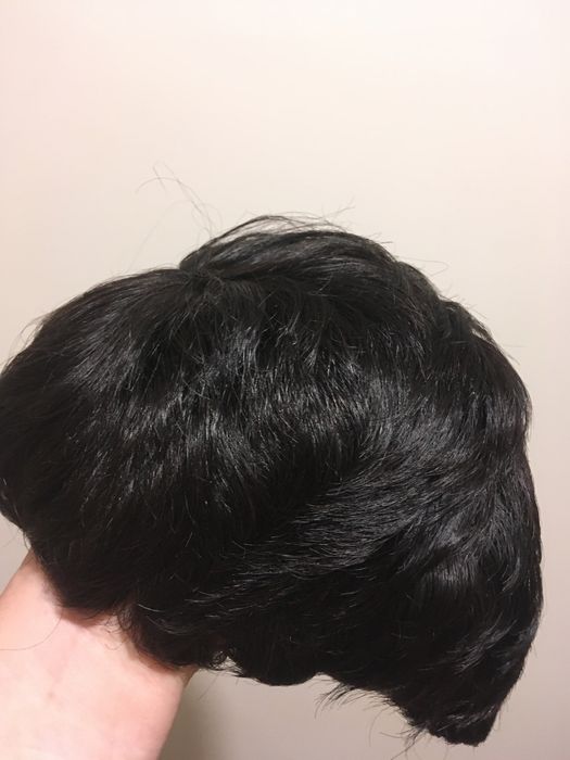 Парик из натуральных волос.