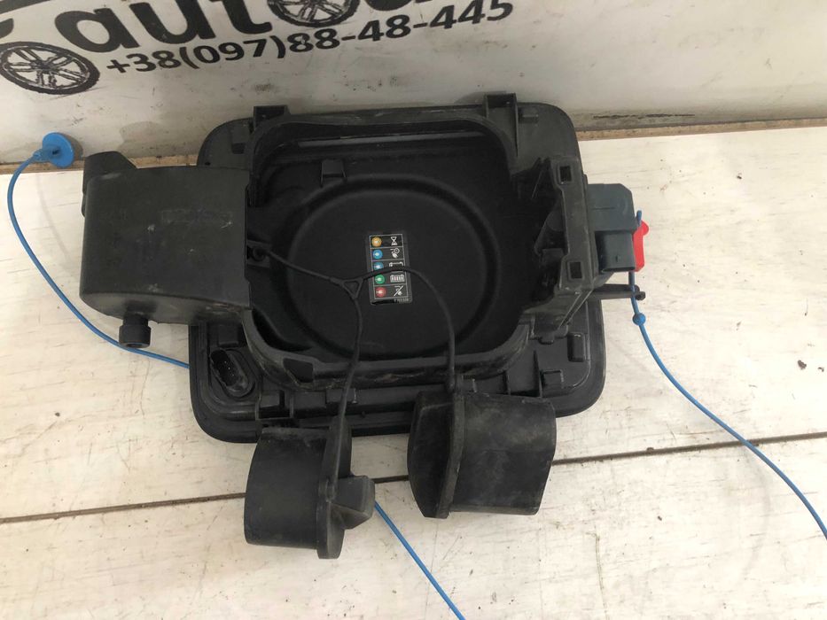 Лючок зарядки BMW I3 люк зарядного BMW I3  7335767