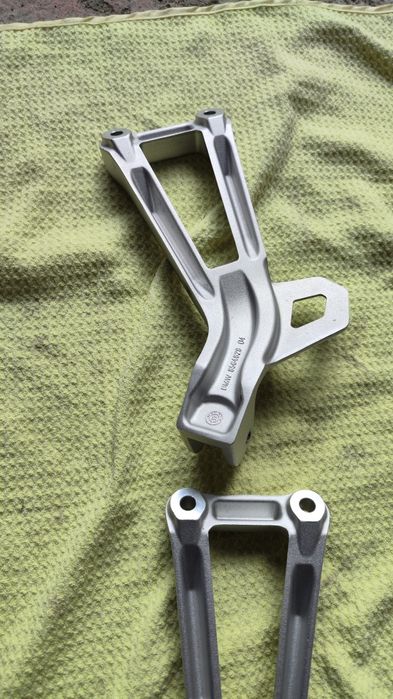 Suportes pousa pés BMW F750 GS / F850 GS