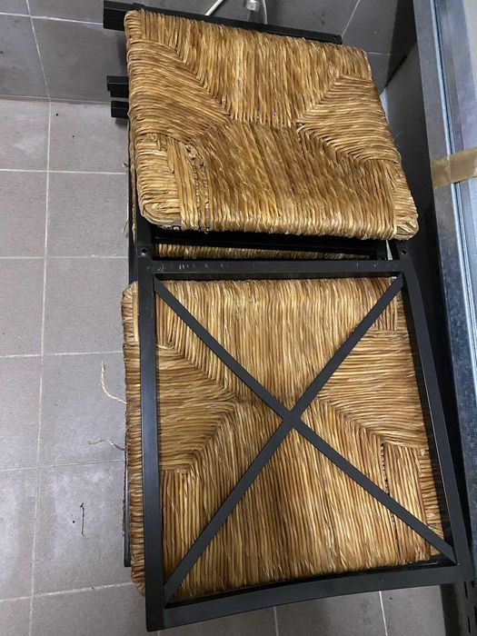Cadeiras de ferro com assento em vime (2x)