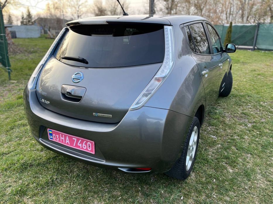 Nissan Leaf 2014  11 поділок  Тепловий насос  90 тис. км