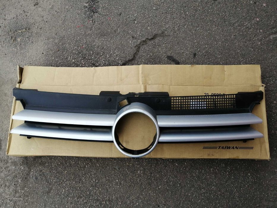 Оригинал Решетка радиатора Volkswagen Golf 4 (IV) б/у