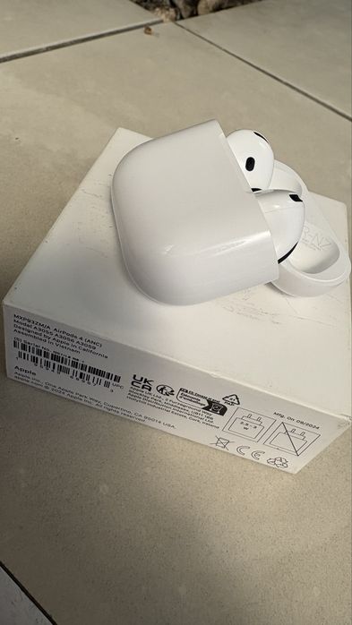 Słuchawki apple AirPods 4 ANC super stan  50% ceny oryginalne