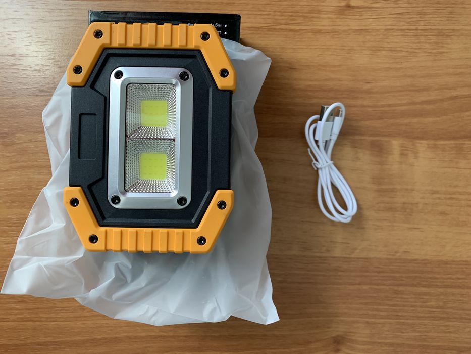 Аккумуляторный светодиодный прожектор 20 Вт (с функцией Power Bank)