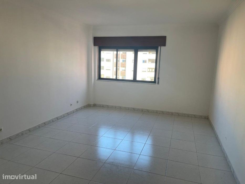Apartamento espaçoso para arrendamento em São Marcos - Avenida do B...