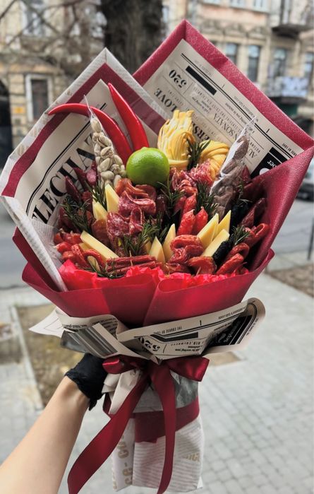 БУКЕТИ ТА ПОДАРУНКИ 8 березня на замовлення букеты из конфет, на заказ