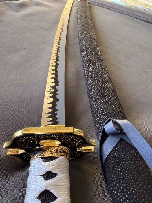 Katana kolekcjonerska czarno-złota z pochwą