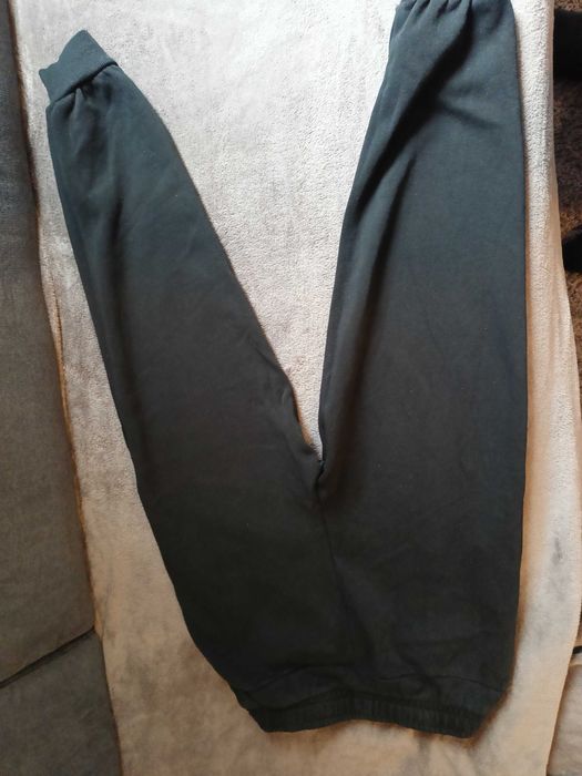 Spodnie dresowe chłopięce rozmiar 140 cm