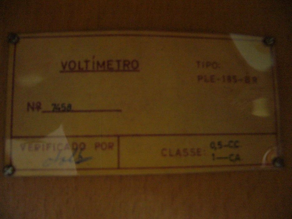 Vendo Voltimetro Vintage em estado Novo