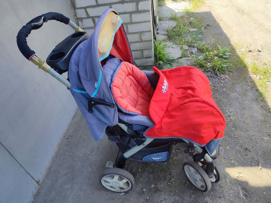 Дитяча коляска складна.
