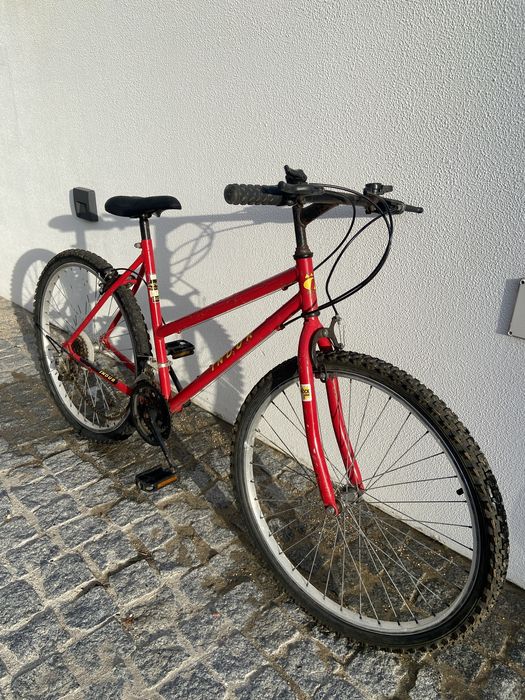 Bicicleta Indur Vermelha