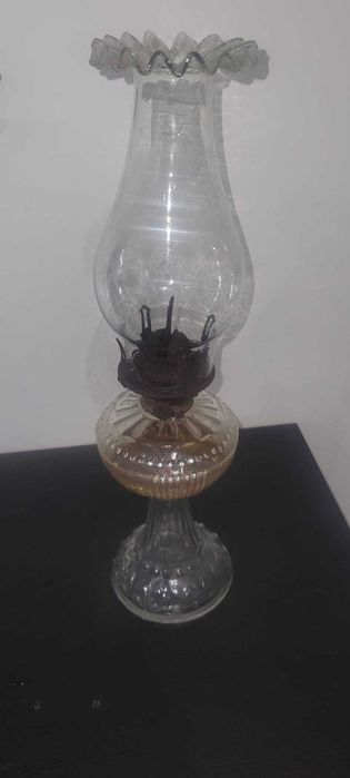 Candeeiro a Petróleo Antigo em Vidro Trabalhado