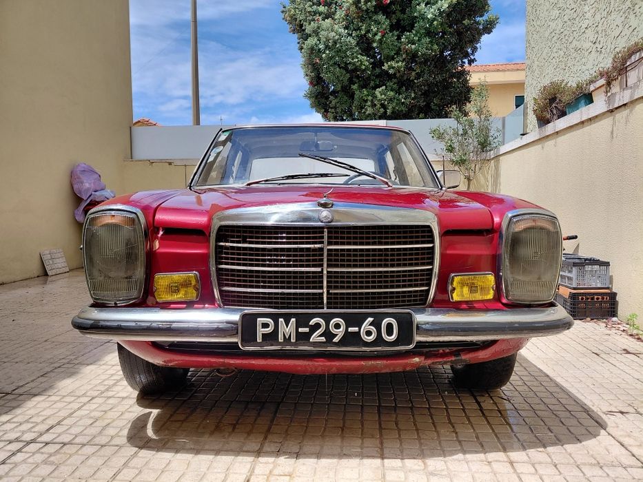 Mercedes-Benz W115 220D – 1977