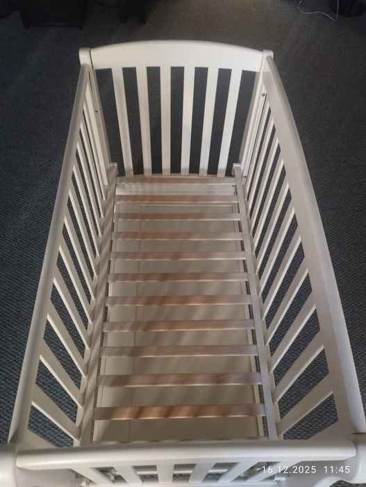 Дитяче ліжечко .