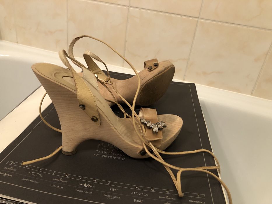 Boskie koturny Emanuel Ungaro