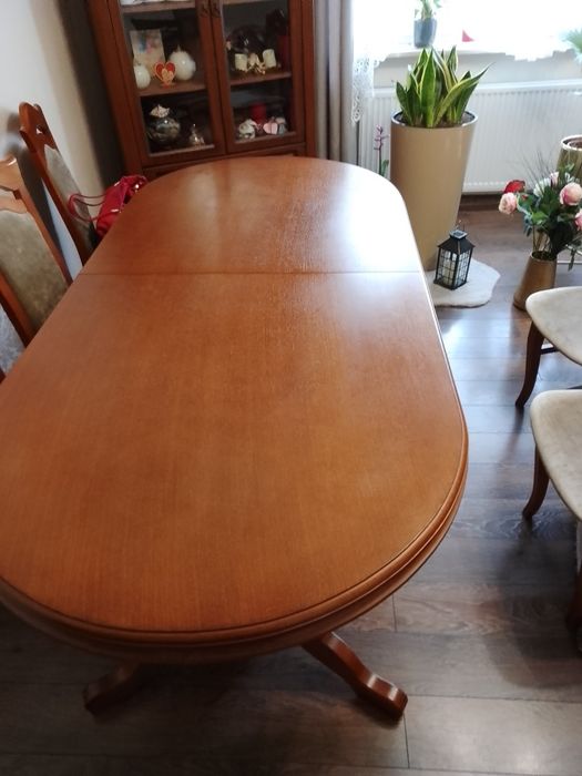 Stół owalny plus krzesła