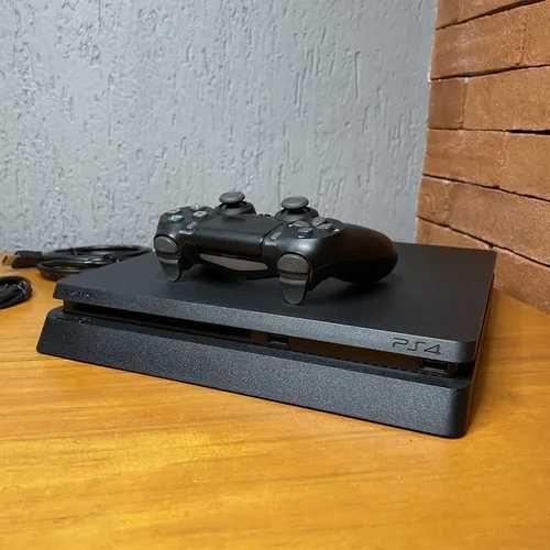 Vendo ps4 slim preço negociavel com ou sem jogos + 1 comando