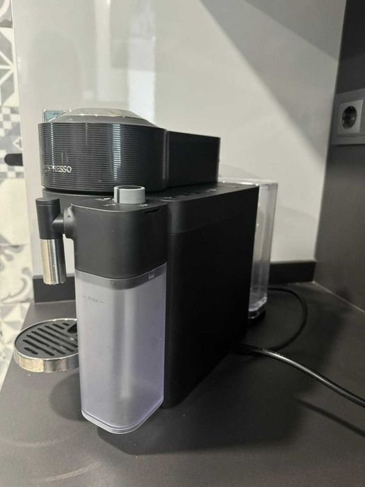 Vertuo Lattissima Matte Black & Glossy DeLonghi