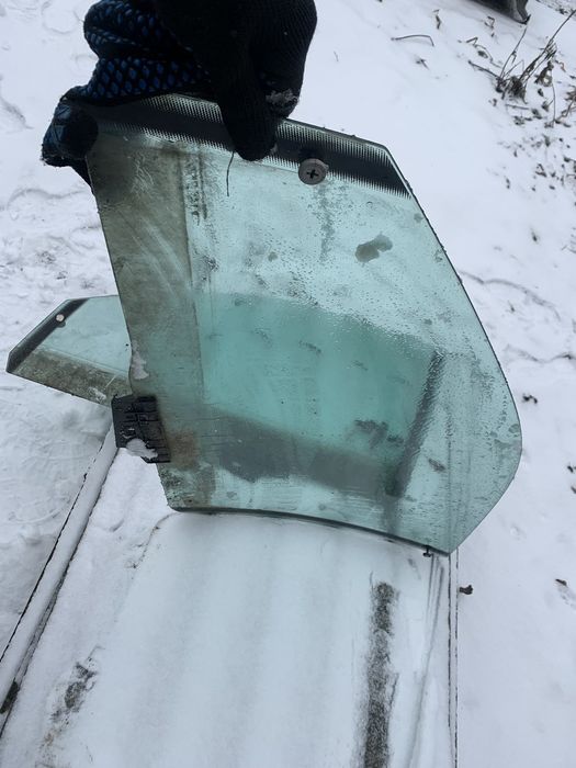 Боковые стекла Audi A6C4 100C4 боковое стекло переднее Ауди а6с4