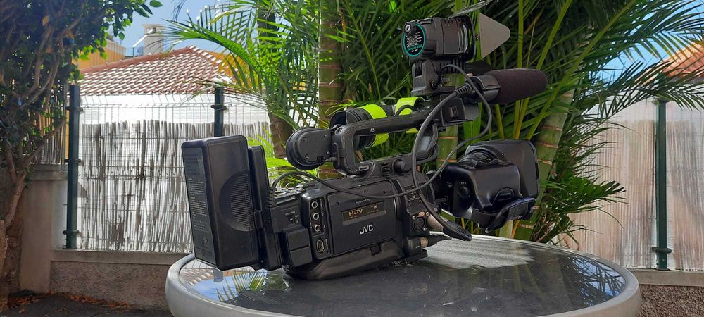 Câmara Profissional com mesa de TV, mala e tripe