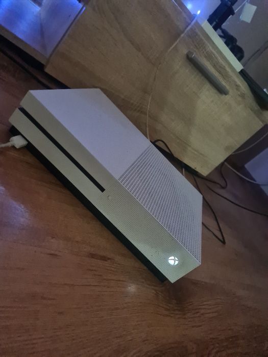 Xbox One S biały