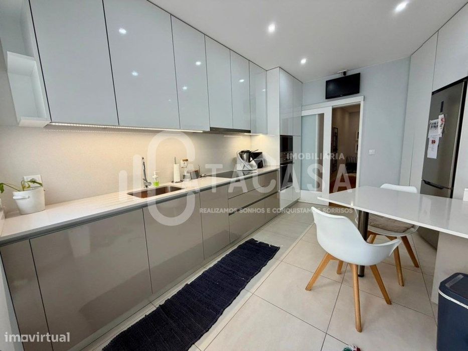 Apartamento T3 Duplex no centro de Esgueira para venda