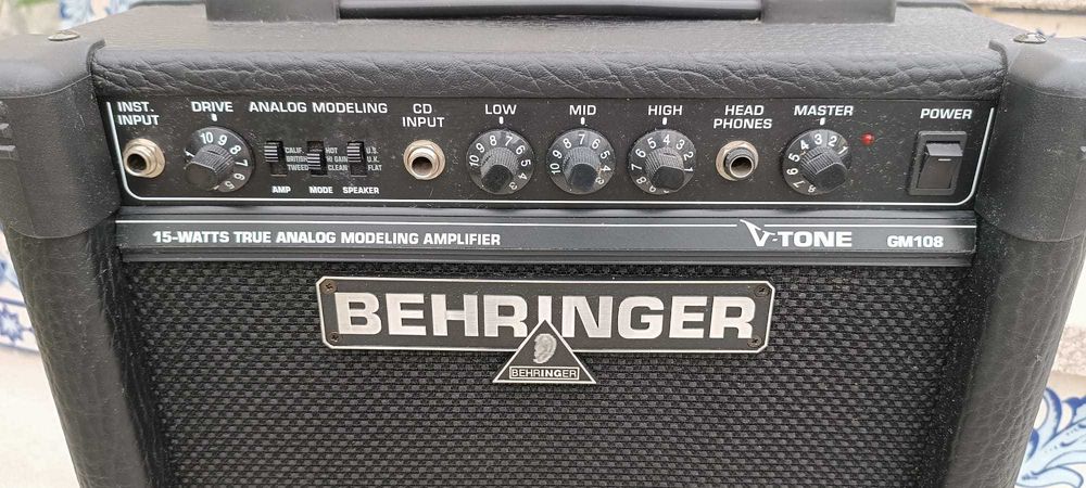 Amplificador Guitarra Behringer V-Tone - 27 diferentes configurações de timbres