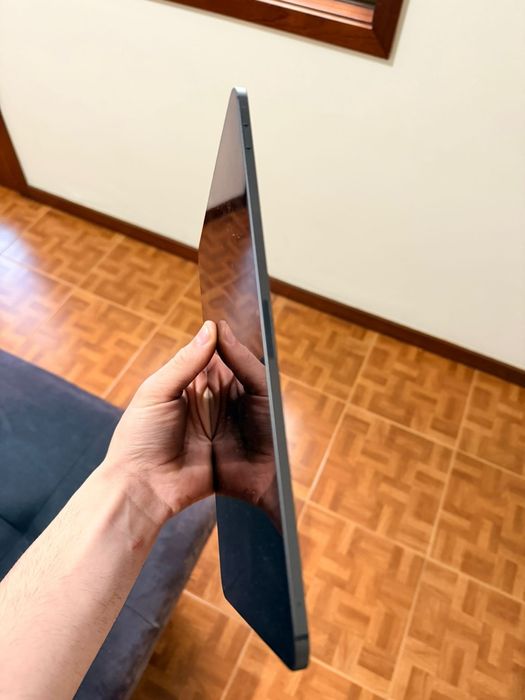 iPad Pro M5 (Wi-Fi + Cellular) — Estado Impecável (Como Novo)