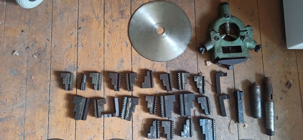 Uchwyty, noże, szczęki tokarskie