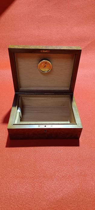 Humificador Premium em Madeira com Higrómetro de Precisão