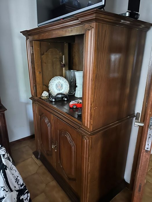 Movel antigo em madeeira macica