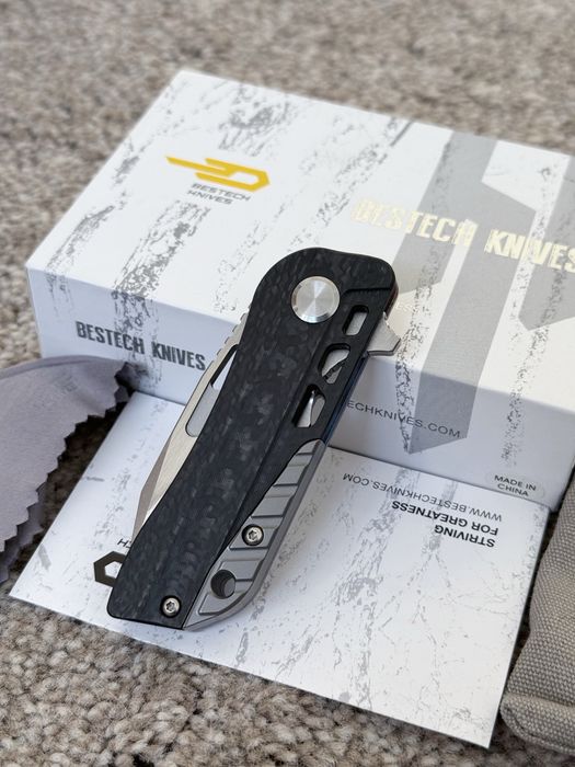 Складний ніж Bestech Engine BT1805D Flamed Titanium з  вставками із вуглецевого волокна (Carbon Fiber)