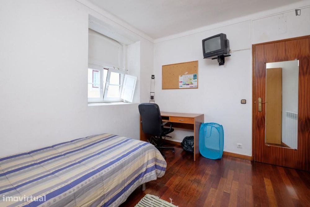 Quarto - localizado em Montes Claros Coimbra