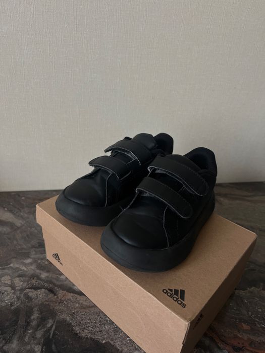 Детские кроссовки adidas