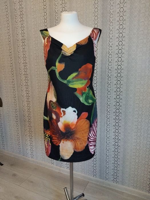 Krótka wielobarwna sukienka