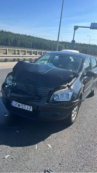 Nissan Qashqai J10 2.0 benzyna 2008 – cały samochód na części, po kolizji