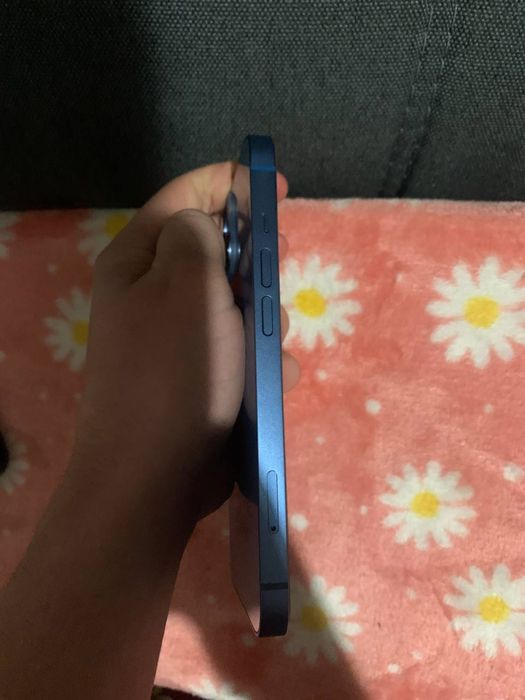 Айфон 13 в хорошем состоянии