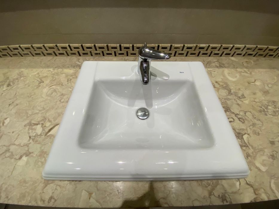 Lavatórios com móvel de casa de banho