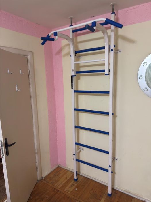 Шведская стенка с брусьями и перекладиной