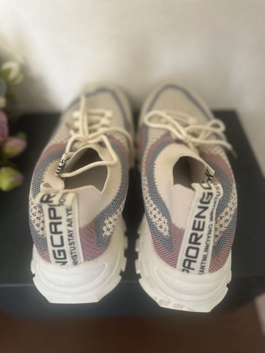 Дихаючі кросівкі у корейському стилі