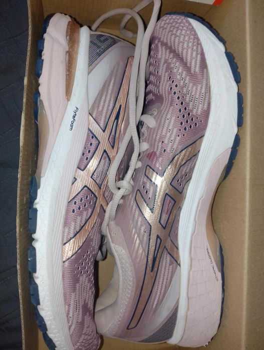 Asics GT2000 buty do biegania plaskostopie 39