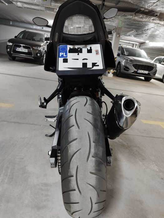 -Suzuki GSR 750-