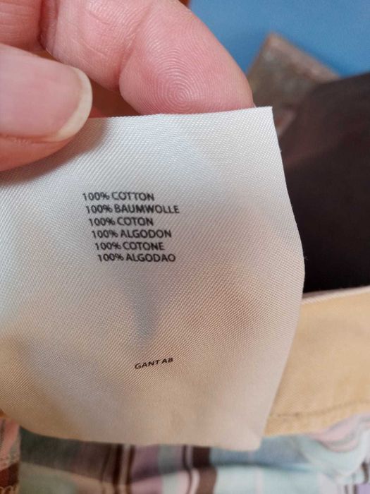 2 Men's Trousers: 1 Hugo BOSS, 1 GANT64737830592771123