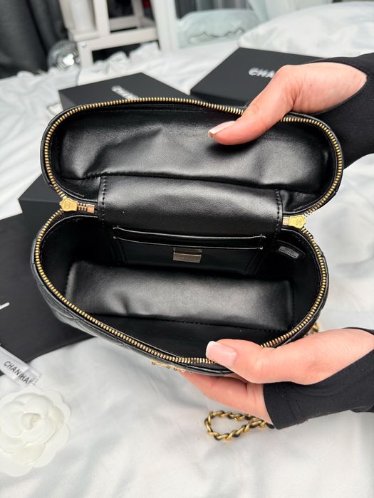 Сумка Chanel Vanity Case Bag in Black Leather