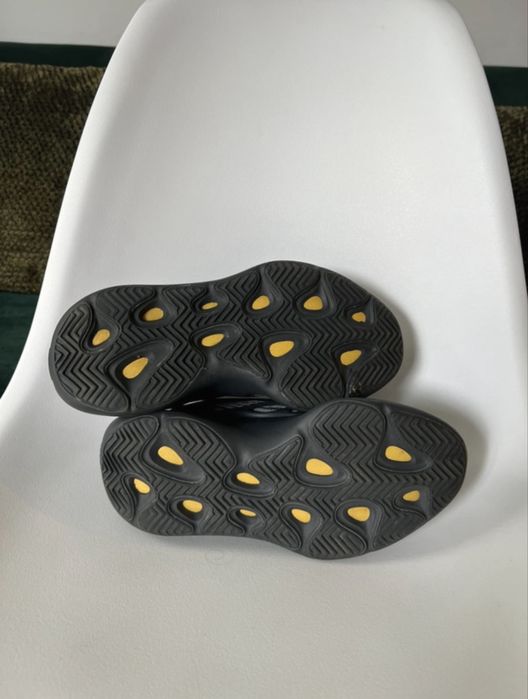 Buty Yeezy Boost 700 Adidas 38