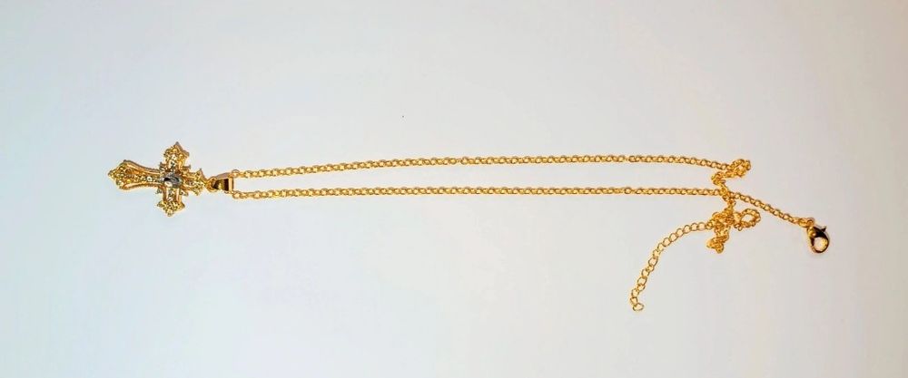 Elegante colar com Cruz