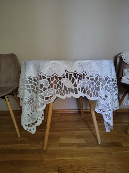 Biały obrus 120/150 cm