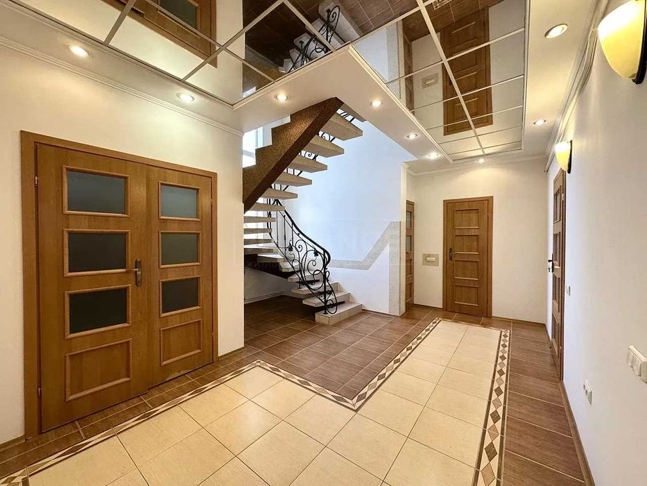 Приватний будинок з гаражем, готовий до проживання, 4км до стометрівки