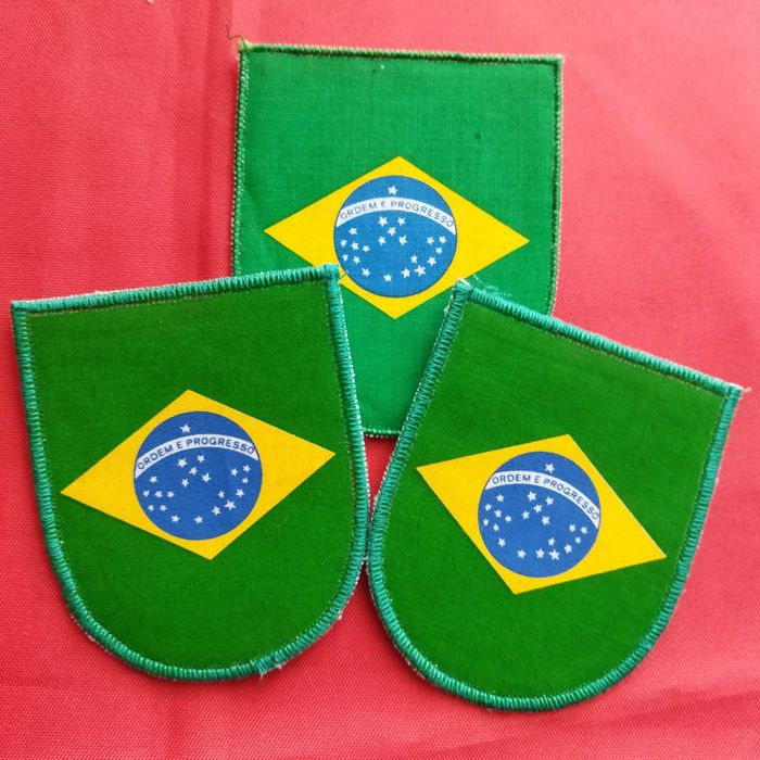 3 emblemas Brasil - 3 emblemas. Capa estudante. Futebol bandeira